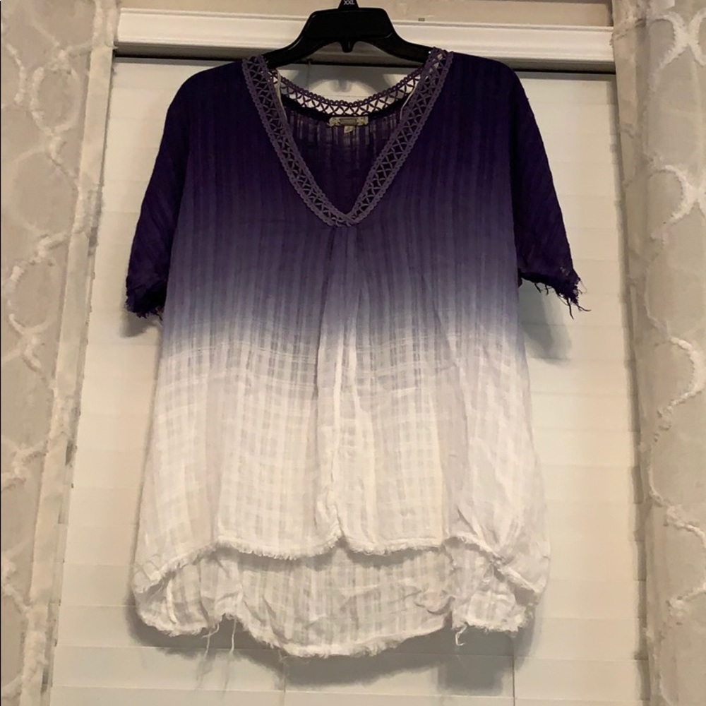 Blue and white short sleeve top